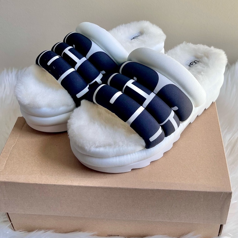NIB UGG Puft Maxi Slide Logo White Real Lamb Fur - Size 6 - Picture 8 of 13